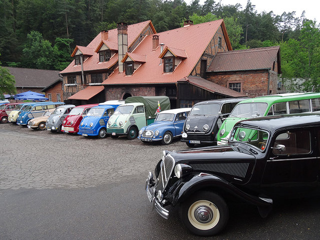 Oldtimer-Freunde zu Besuch auf dem Eisenhammer in Hasloch