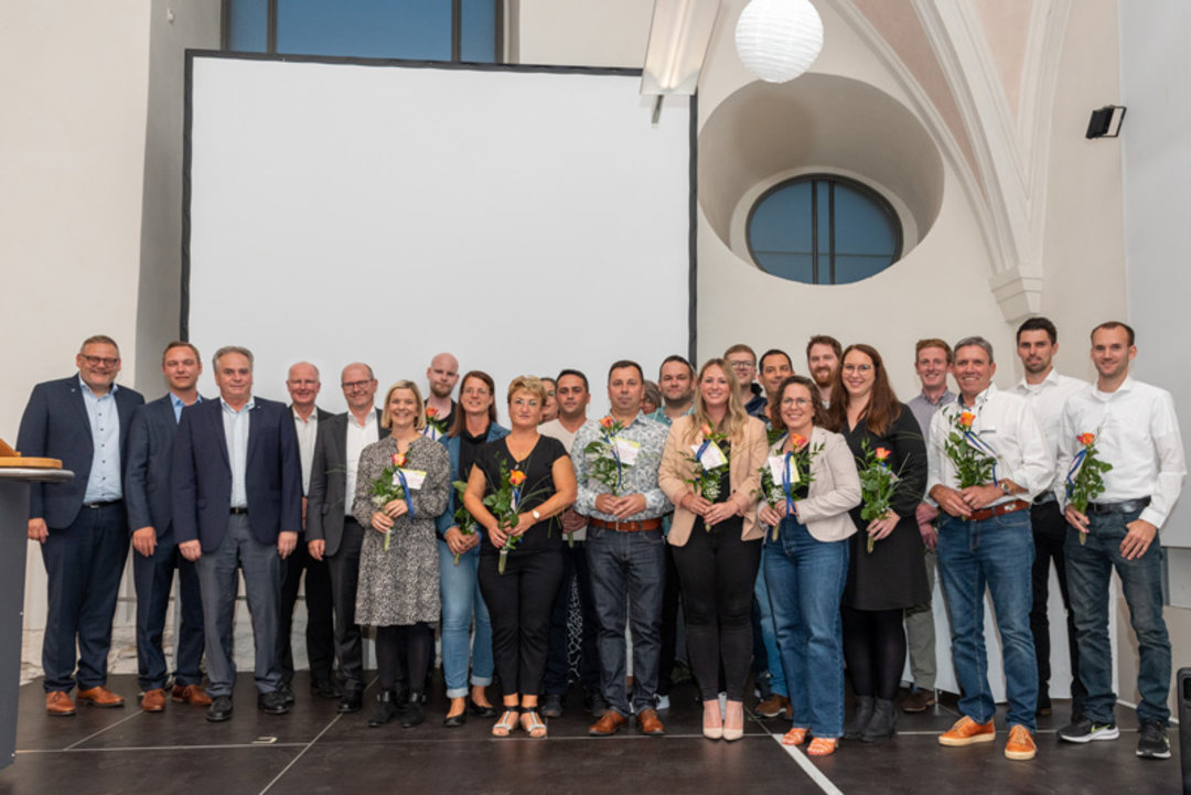 10 Jahre im Unternehmen (v.l.n.r.): Thomas Mühleck, CFO Kurtz Holding; Matthias Hofmann, Geschäftsführer Kurtz GmbH; Uwe Rothaug, Geschäftsführer Kurtz GmbH; Dr. Michael Wenzel, Kurtz Ersa Automation Geschäftsführer, Ralph Knecht, Geschäftsführer 10 Jahre im Unternehmen (v.l.n.r.): Thomas Mühleck, CFO Kurtz Holding; Matthias Hofmann, Geschäftsführer Kurtz GmbH; Uwe Rothaug, Geschäftsführer Kurtz GmbH; Dr. Michael Wenzel, Kurtz Ersa Automation Geschäftsführer, Ralph Knecht, Geschäftsführer Ersa Gmb
