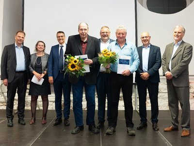 45 Jahre im Unternehmen (von links): Dr. Michael Fischer, Dr. Astrid Rota, Massimo de Vivo, Andreas Dressler, Thomas Mühleck, Rudolf Albert, Andrea Carta, Hubert Baren