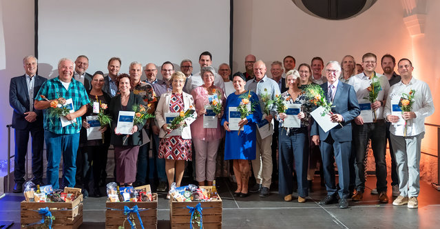 Seit 15 Jahren im Unternehmen sind Wolfgang Wondollek, Andrea Unden, Jennifer Bauer, Heiko Hellinger, Christian Schumann, Elisabeth Boleks, Manuel Meixner, Barbara Dümmig, Julia Kellner, Andre Wilhelm, Gunnar Sander, Sebastian Schreck, Carolin Kurtz, Susanne Nahrath, Tobias van Rossem, Frank Handrup, Alexander Leisering, Franziska Pfannes, Florian Geier, Luis Kressmann und Horst Fluhrer