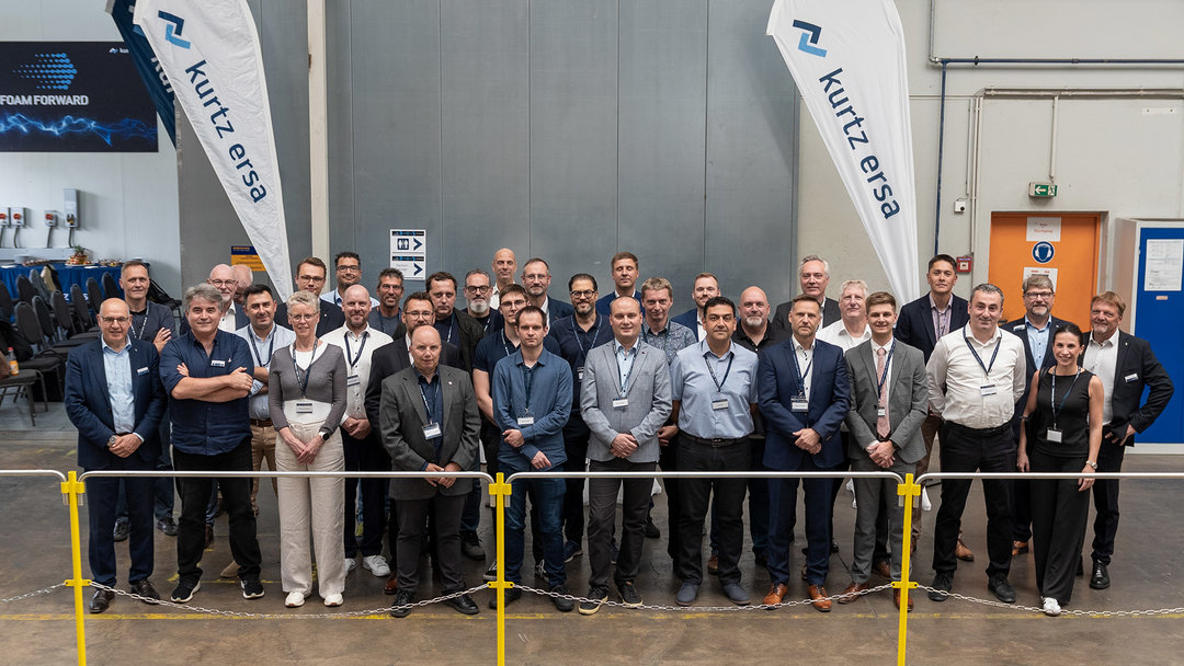 Gruppenbild von Tag #01 neben dem zukünftigen Showroom der Kurtz Protective Solutions