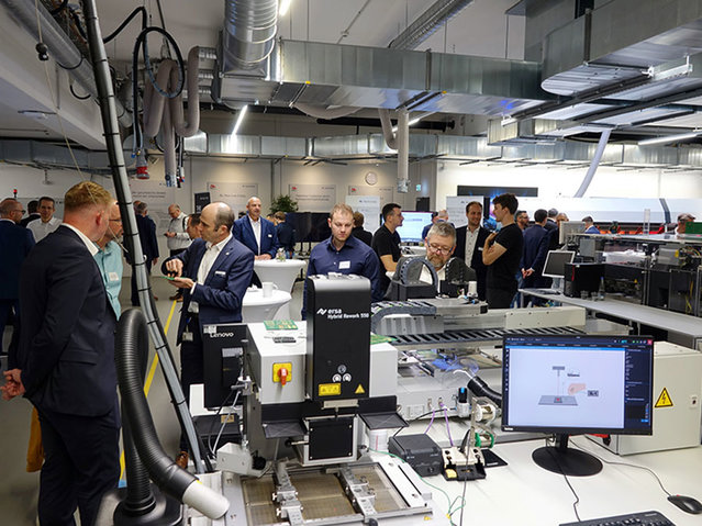 Sehr begehrt beim Technologieforum: Hands-on-Sessions, hier am Ersa Rework-System HR 550