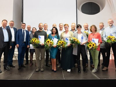 25 Jahre im Unternehmen (von links):  Dr. Michael Fischer, Thomas Mühleck, Massimo de Vivo, Andrea Carta, Astrid Rota, Hans-Peter Blum, Eugen Jabs, Sonia Rei, Hubert Baren, Martin Menz, Stephanie Lohmüller, Dirk Beyersdorf, Sigrid Wolf, Ralf Walk, Claudia Rosha, Rainer Kurtz, Johannes Stahl 