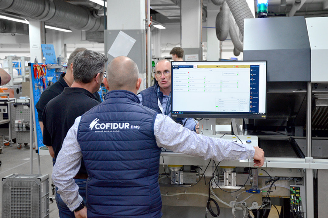 Hand in Hand: Cofidur und Ersa arbeiten bei der Maschinenabnahme systematisch alle relevanten Maschinenfunktionen ab