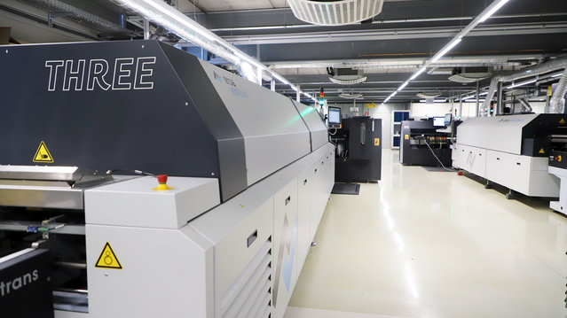 HOTFLOW THREE Reflowlötanlage in der TELE-Produktion