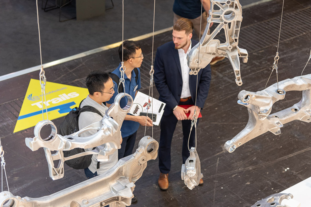 Kurtz Ersa stellte zahlreiche Guss- und 3D-gedruckte Teile aus, die auch diesmal wieder hervorragend als „Ice-Breaker“ für viele Gespräche funktionierten Kurtz Ersa stellte zahlreiche Guss- und 3D-gedruckte Teile aus, die auch diesmal wieder hervorragend als „Ice-Breaker“ für viele Gespräche funktionierten