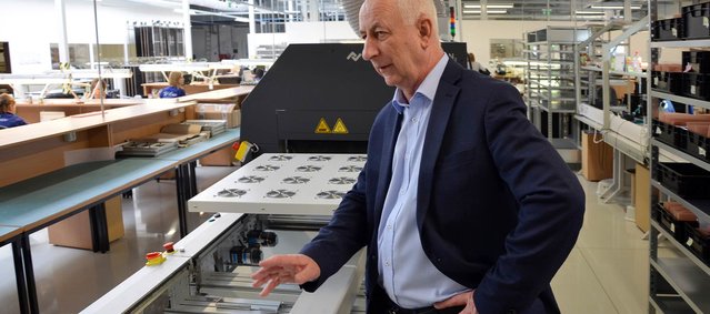 Zukunft auf Basis automatisierter Fertigungskonzepte fest im Blick: Telux-Chef Jozef Sadlek Zukunft auf Basis automatisierter Fertigungskonzepte fest im Blick: Telux-Chef Jozef Sadlek