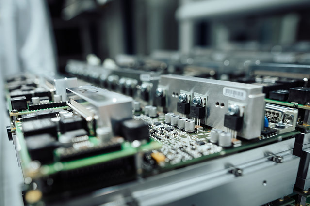 Elektronikfertigung bei Eltroplan: alles möglich zwischen Losgröße 1 und 300.000 Elektronikfertigung bei Eltroplan: alles möglich zwischen Losgröße 1 und 300.000