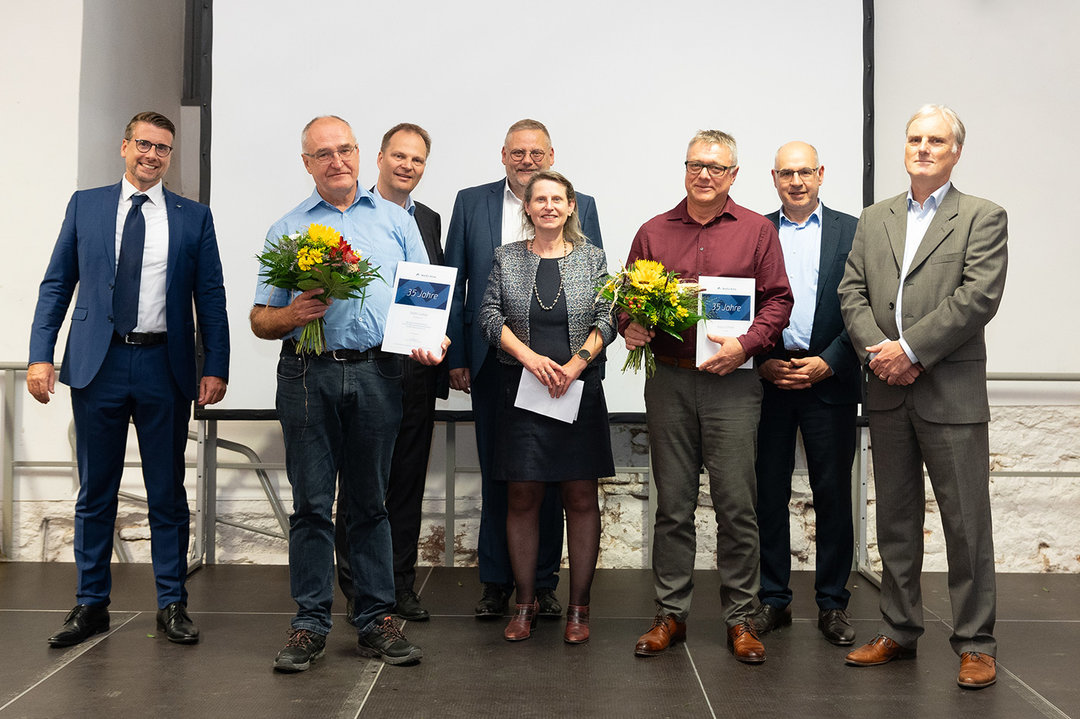 35 Jahre im Unternehmen (von links): Massimo de Vivo, Stefan Ludwig, Dr. Michael Fischer, Thomas Mühleck, Dr. Astrid Rota, Klaus Schmid, Andrea Carta, Hubert Baren 