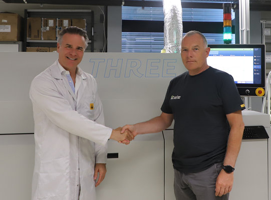 Gute Partner seit über 20 Jahren: Gerhard Sattler von TELE (re.) und Stefan Kessler von der Stepan GmbH Gute Partner seit über 20 Jahren: Gerhard Sattler von TELE (re.) und Stefan Kessler von der Stepan GmbH