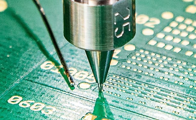 Von Mikro bis Mega: Automatisierte Rework-Lösungen für kleinste Bauteile und XL-Boards mit Ersa Rework-Systemen