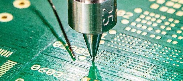 Platzierung eines 01005-Chips mit dem Ersa Hybrid Rework System HR 600/3P