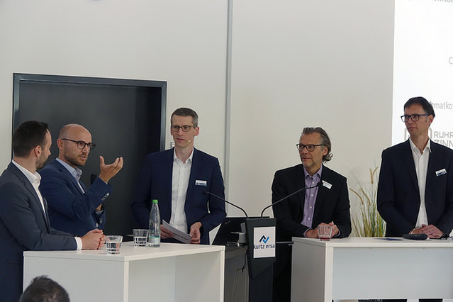 Podiumsdiskussion beim Technologieforum zum Thema „Nachhaltige Elektronikfertigung“ Podiumsdiskussion beim Technologieforum zum Thema „Nachhaltige Elektronikfertigung“