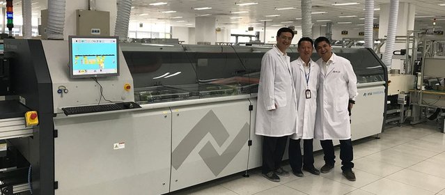 Glücklich mit dem erzielten Durchsatz (v.l.n.r.): David Chen, General Manager Kurtz Shanghai Limited (KSL), Mr. Huang, Lane Cao (Ersa Sales Manager)