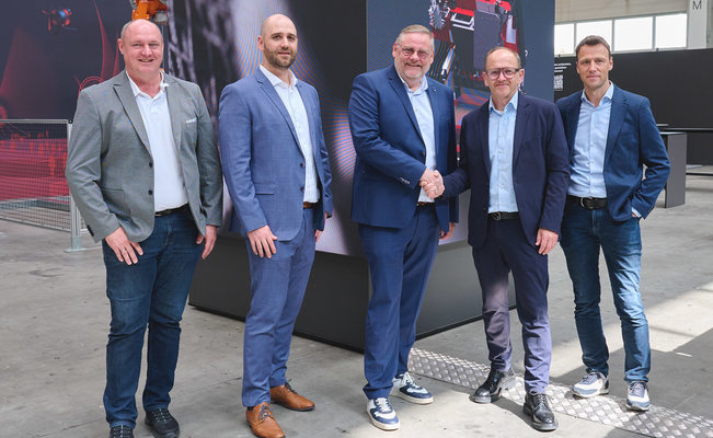 V.l.n.r.: Thomas Rathner (Leiter Gießtechnik, Fill), Christian Diehm (Leiter Zentralbereich Finanzen, Kurtz Ersa), Thomas Mühleck (CEO Kurtz Ersa), Andreas Fill (Eigentümer und CEO, Fill), Martin Reiter (CFO, Fill), Foto: Fill