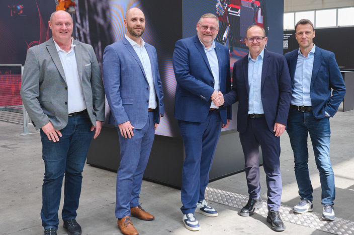 V.l.n.r.: Thomas Rathner (Leiter Gießtechnik, Fill), Christian Diehm (Leiter Zentralbereich Finanzen, Kurtz Ersa), Thomas Mühleck (CEO Kurtz Ersa), Andreas Fill (Eigentümer und CEO, Fill), Martin Reiter (CFO, Fill), Foto: Fill