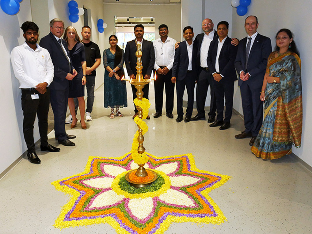 Das Team von Kurtz Ersa India – hier mit Ersa Vertriebsleiter Rainer Krauss (Zweiter von links) und einigen Kollegen des Ersa Vertriebs, die zur Einweihung und kurz darauf folgenden Productronica India nach Bangalore gereist waren
