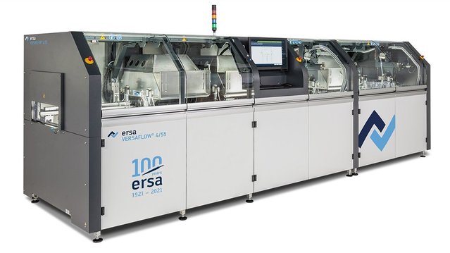 Seit 1996 baut Ersa erfolgreich Inline-Selektivlötanlagen. Die VERSAFLOW Selektivlötplattform ist weltweit führend. – Hier ein Modell der Serie VERSAFLOW 4, die sich besonders durch ihre einzigartige Flexibiliät auszeichnet 
