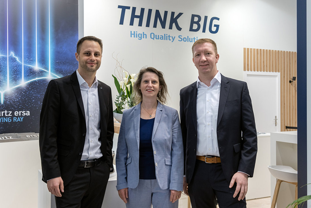 Die neue AM-Geschäftsführerin Dr.-Ing. Astrid Rota mit einem Teil des Standpersonals auf der Formnext