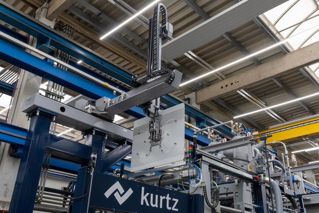 Handling mit Kurtz Entnahme- und Stapelungs-Systemen