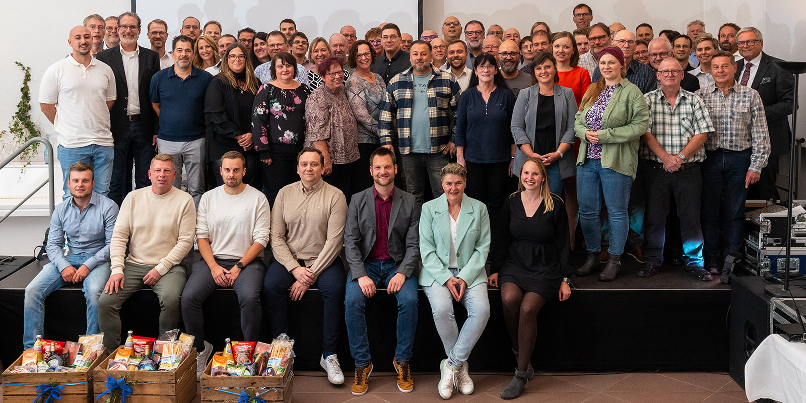 Rund 2.025 Jahre Betriebszugehörigkeit versammelt bei der 5. Kurtz Ersa Jubilarehrung im Kloster Bronnbach Rund 2.025 Jahre Betriebszugehörigkeit versammelt bei der 5. Kurtz Ersa Jubilarehrung im Kloster Bronnbach