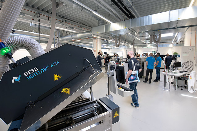Großes Interesse der begeisterten Besucher am Technologieforum, die das gelebte Hygienekonzept der Präsenzveranstaltung sehr lobten