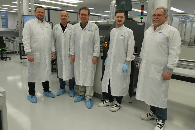 Gemeinsam für die ROSE-L-Mission (v.r.n.l.): Harald Arlt und Christian Lausch von Airbus und die Ersa Kollegen Jürgen Friedrich, Lothar Rodemers sowie Mark Birl Gemeinsam für die ROSE-L-Mission (v.r.n.l.): Harald Arlt und Christian Lausch von Airbus und die Ersa Kollegen Jürgen Friedrich, Lothar Rodemers sowie Mark Birl
