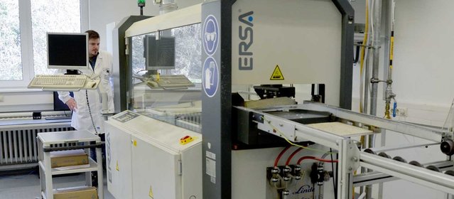 Auch nach über 25 Jahren für Klein- und Kleinstserien im Einsatz: Ersa Reflowlötanlage