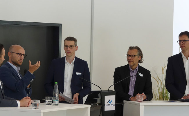 Podiumsdiskussion beim Technologieforum zum Thema „Nachhaltige Elektronikfertigung“