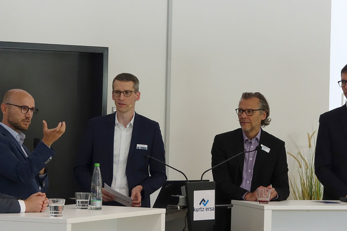 Podiumsdiskussion beim Technologieforum zum Thema „Nachhaltige Elektronikfertigung“
