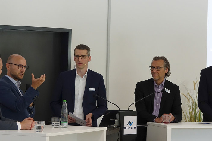 Podiumsdiskussion beim Technologieforum zum Thema „Nachhaltige Elektronikfertigung“