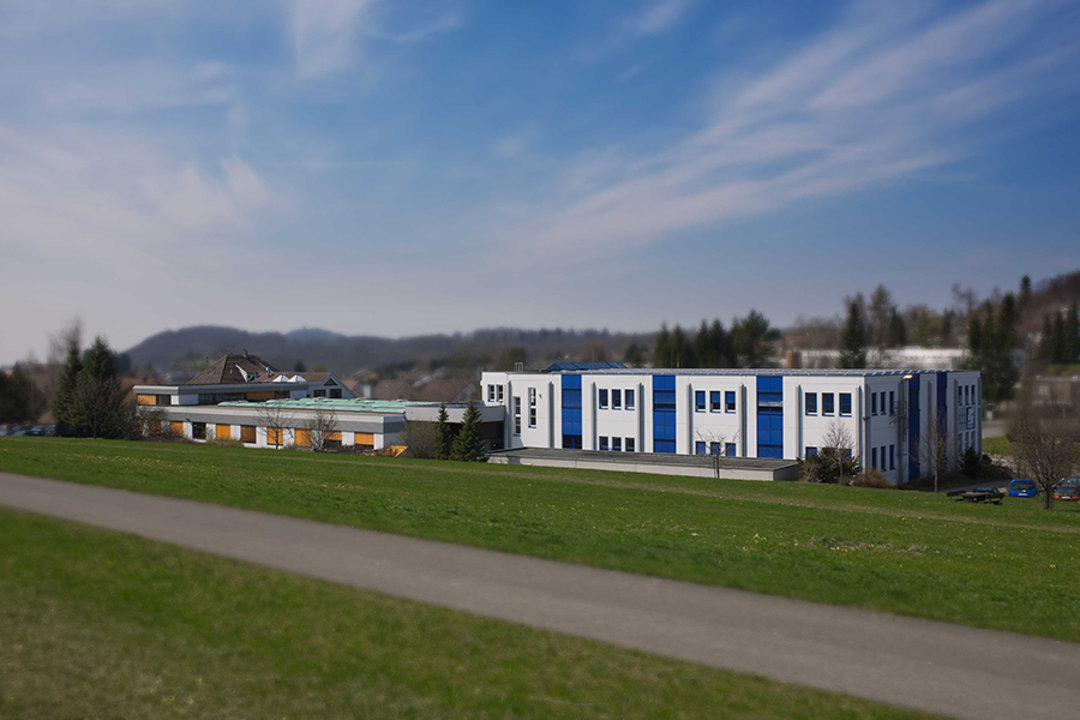 Hauptsitz des inhabergeführten Familienunternehmens SCHILLER AUTOMATION GmbH ist Sonnenbühl im Norden der Industrieregion Neckar-Alb Hauptsitz des inhabergeführten Familienunternehmens SCHILLER AUTOMATION GmbH ist Sonnenbühl im Norden der Industrieregion Neckar-Alb