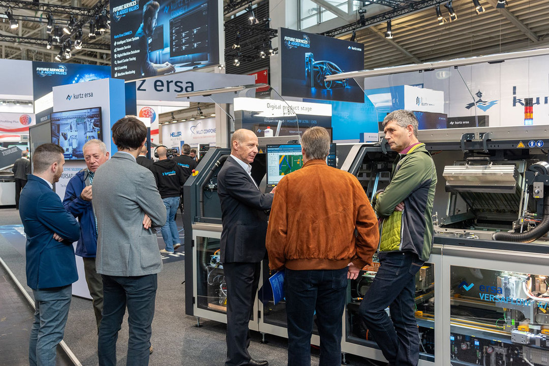Immer wieder Dreh- und Angelpunkt auf dem Ersa Messestand: die VERSAFLOW Selektiv-Welt, hier vor der gläsernen VERSAFLOW 4