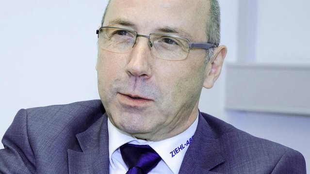 Produktionsleiter Hermann Mütsch: die Zukunft der Ziehl-Abegg- Elektronikfertigung fest im Blick