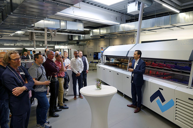 Hands-on-Session an der Ersa Reflowlötmaschine HOTFLOW THREE, vorgetragen von Ersa Produktmanager Michael Haas Hands-on-Session an der Ersa Reflowlötmaschine HOTFLOW THREE, vorgetragen von Ersa Produktmanager Michael Haas