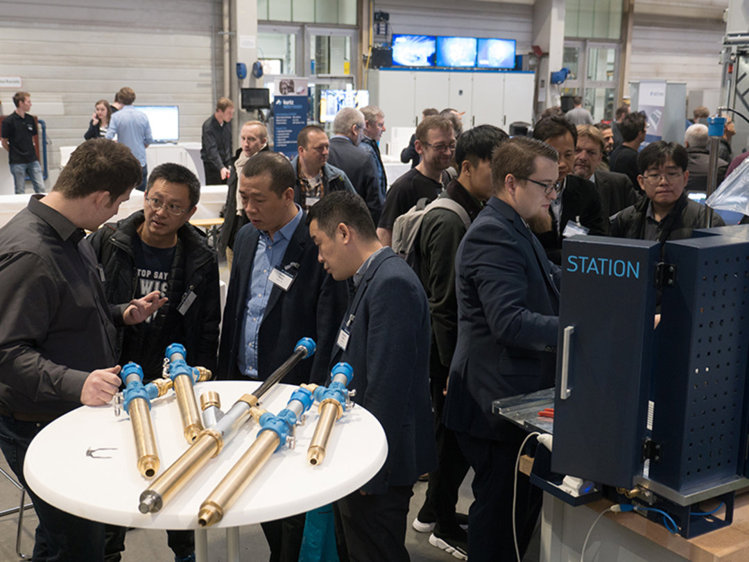 Service Station mit Kurtz B-JET blue Füllinjektoren