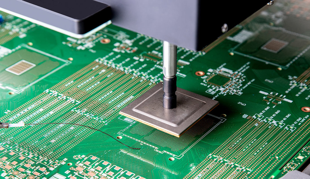 Ersa Rework: Exakte Bauteilplatzierung von Chip-Bauteilen bis zu BGAs mit ca. 100 mm Kantenlänge Exakte Bauteilplatzierung von Chip-Bauteilen bis zu BGAs mit ca. 100 mm Kantenlänge