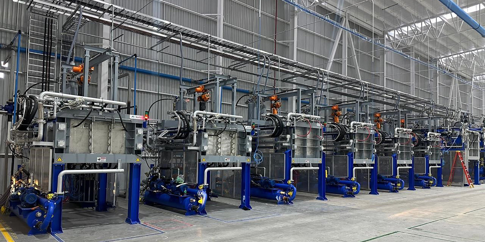 Produktionslinie bestehend aus den Formteilautomaten des Typs Kurtz N-LINE