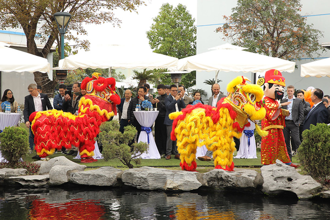 Lion Dance für Segen und florierende Geschäfte