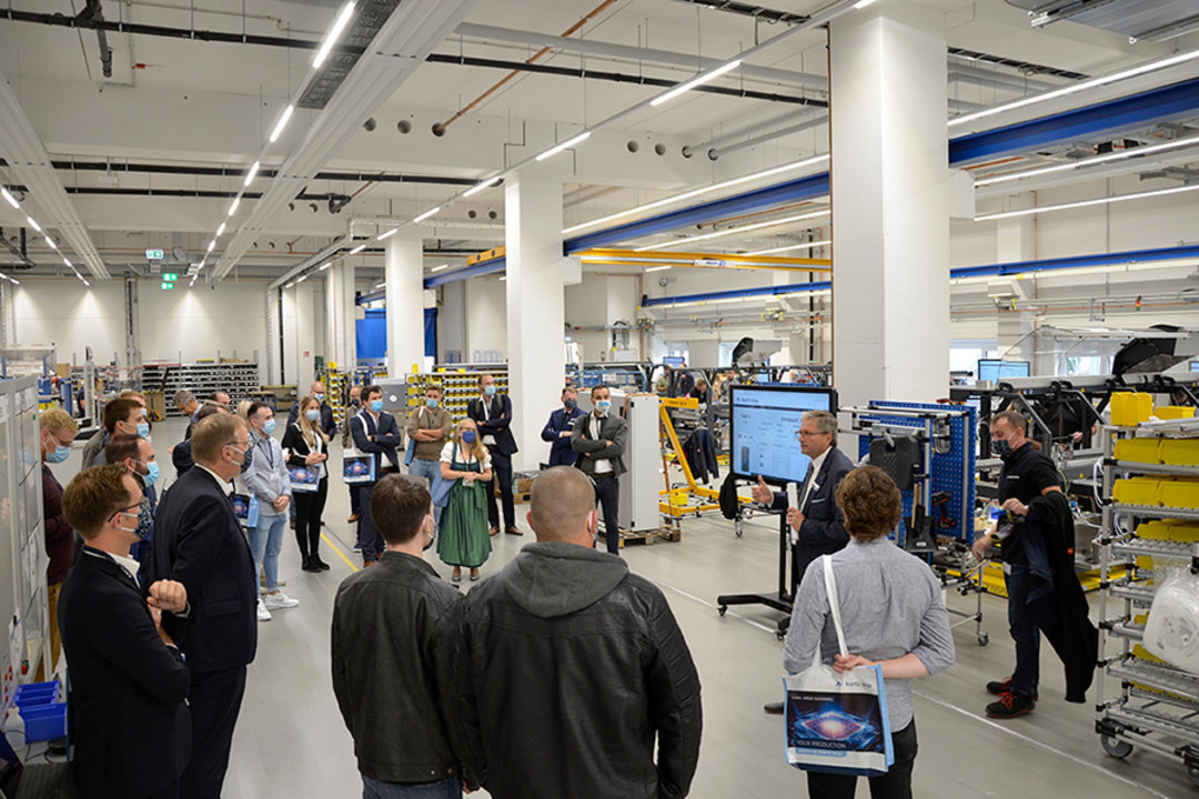 Im Rahmen des Technologieforums wurden Werksführungen durch die Smart-Factory-Lötmaschinenproduktion im neuen Ersa Werk 2 angeboten Im Rahmen des Technologieforums wurden Werksführungen durch die Smart-Factory-Lötmaschinenproduktion im neuen Ersa Werk 2 angeboten