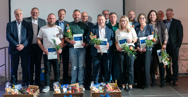 Auf zwei Jahrzehnte bei Kurtz Ersa blicken Julian Stegmann, Rainer Elbert, Jürgen Geiger, Karl-Heinz Zang, Daniela Rückert, Tom Eiermann, Sabine Meixner und Gitte Mattern zurück