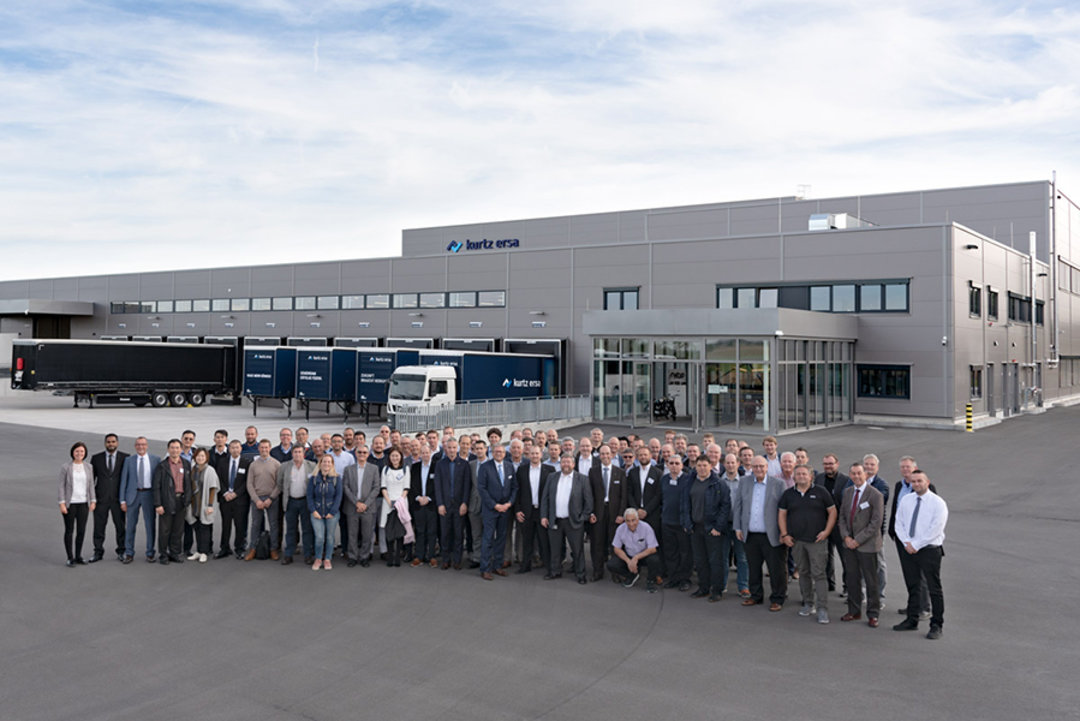Teilnehmer des Ersa ISM 2018 – hier beim Besuch des Kurtz Ersa Zentrallagers in Kreuzwertheim