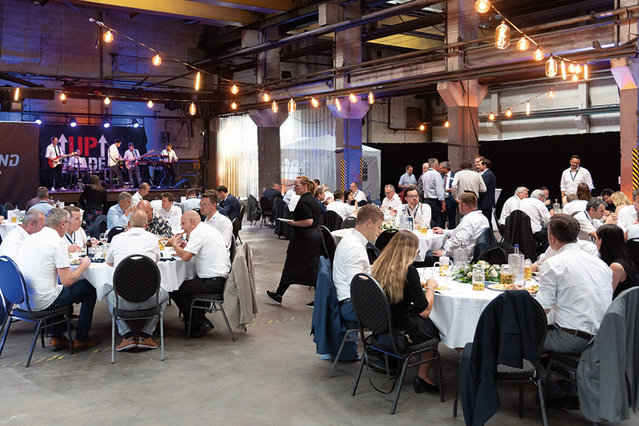 Intensives Networking auch beim gemeinsamen Abendessen in der ehemaligen Eisengießerei