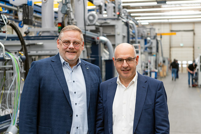 Thomas Mühleck, CEO Kurtz Ersa-Konzern (li.), und Andrea Carta, CEO Business Unit Moulding Machines
