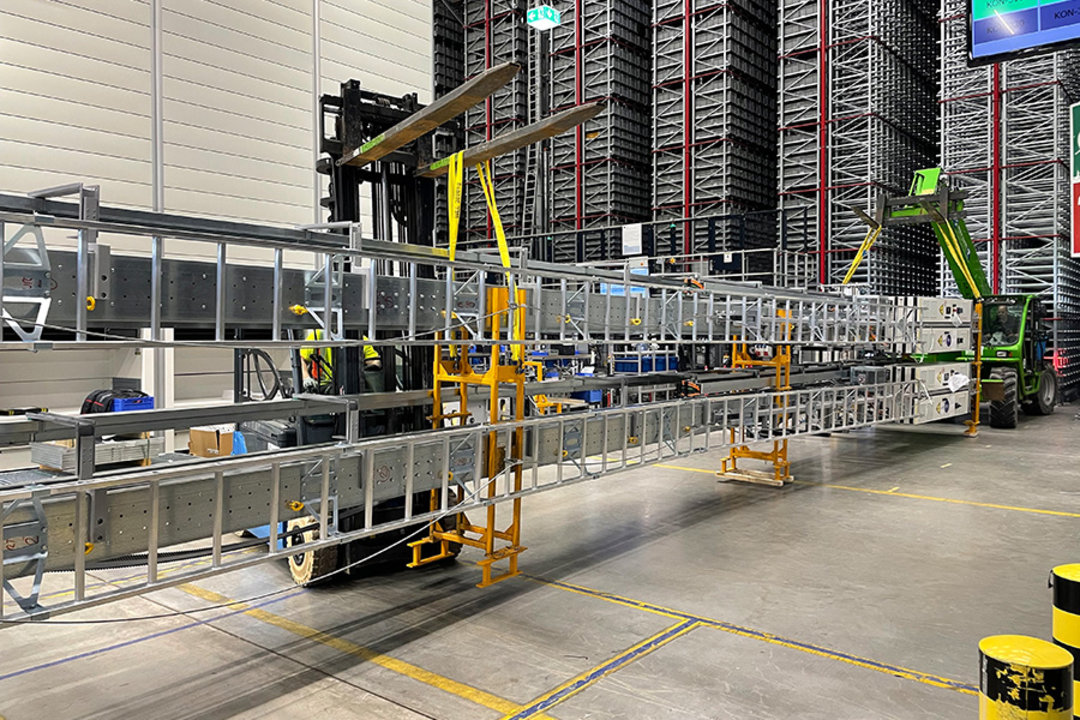 Erweiterung Kurtz Ersa Zentrallager: Installation von Regalbediengeräten des automatischen Kleinteilelagers