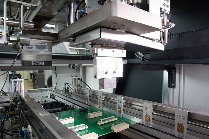 Einpresstechnik: Obere Presseinheit der Ersa VERSAFIT