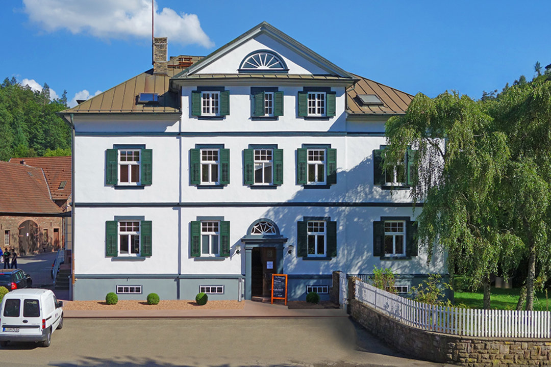 Außenansicht Herrenhaus auf dem Eisenhammer in Hasloch Außenansicht Herrenhaus auf dem Eisenhammer in Hasloch