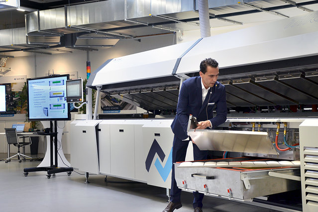 Michael Haas, Ersa Produktmanager Reflow, stellt mit der HOTFLOW THREE eine neue Ära des Reflowlötens vor