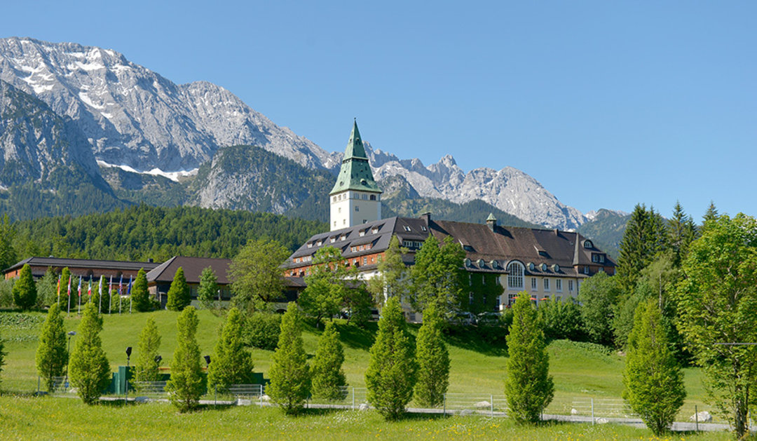 Das Schloss Elmau am 07.06.2015 vor dem Alpenpanorama; Quelle: Bundesregierung/Gottschalk Das Schloss Elmau am 07.06.2015 vor dem Alpenpanorama; Quelle: Bundesregierung/Gottschalk