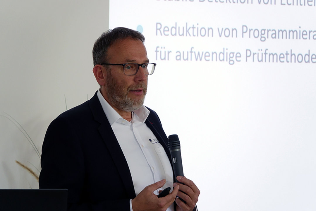 Thomas Winkel von der Viscom AG setzte sich mit dem Thema "Wer macht das Rennen: 3D AXI vs. KI-Void-Analyse?" auseinander